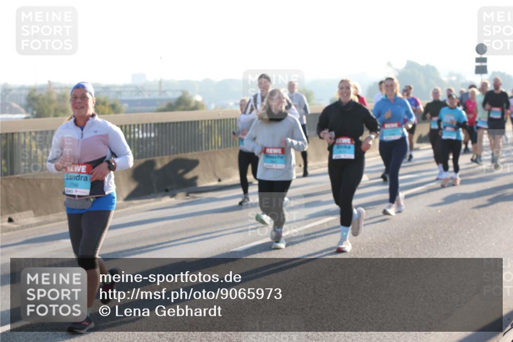 03.10.2025 - Köhlbrandbrückenlauf Lena Gebhardt http://msf.ph/oto/9065973 03.10.2025 09:22:52 Position 1 1746 meine-sportfotos.de