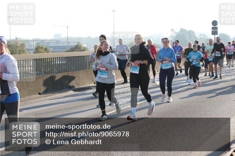 03.10.2025 - Köhlbrandbrückenlauf Lena Gebhardt http://msf.ph/oto/9065978 03.10.2025 09:22:52 Position 1  meine-sportfotos.de