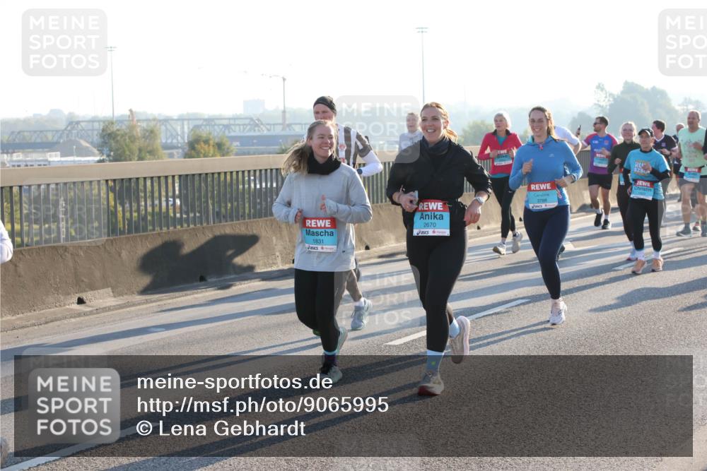 03.10.2025 - Köhlbrandbrückenlauf Lena Gebhardt http://msf.ph/oto/9065995 03.10.2025 09:22:53 Position 1 1831, 2670, 3788 meine-sportfotos.de