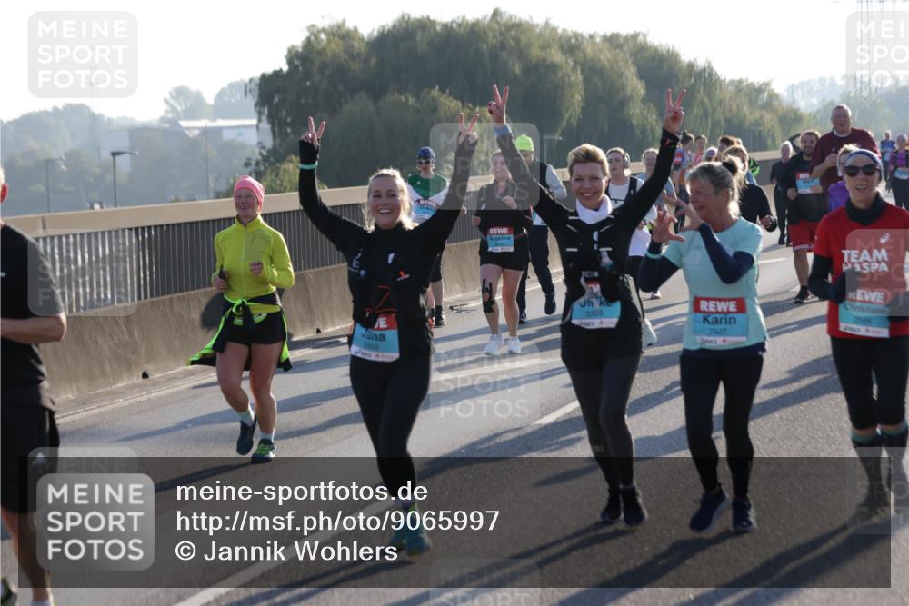 03.10.2025 - Köhlbrandbrückenlauf Jannik Wohlers http://msf.ph/oto/9065997 03.10.2025 09:27:00 Position 3 2926, 2928, 2927, 2565 meine-sportfotos.de