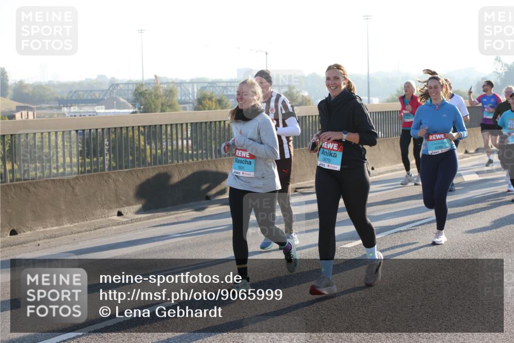 03.10.2025 - Köhlbrandbrückenlauf Lena Gebhardt http://msf.ph/oto/9065999 03.10.2025 09:22:53 Position 1 1831, 2670, 3788 meine-sportfotos.de