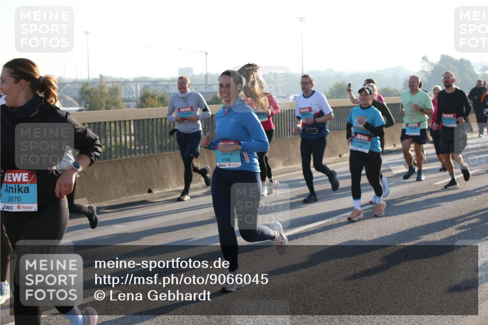 03.10.2025 - Köhlbrandbrückenlauf Lena Gebhardt http://msf.ph/oto/9066045 03.10.2025 09:22:54 Position 1 2670, 3788 meine-sportfotos.de