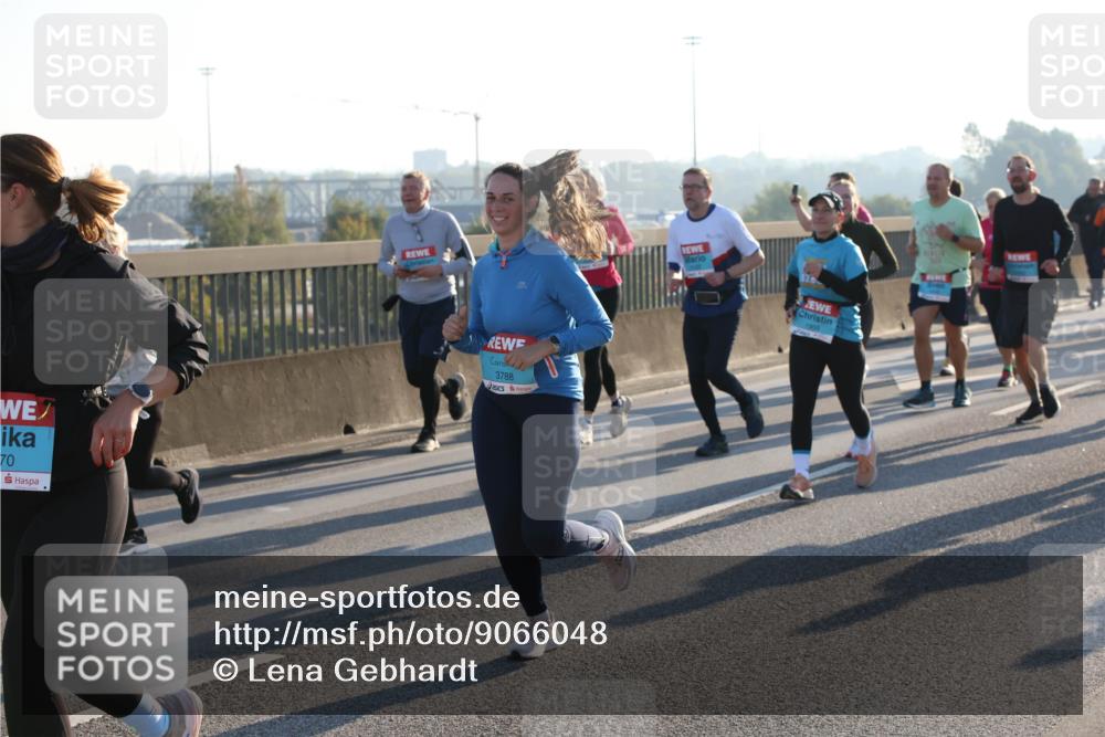 03.10.2025 - Köhlbrandbrückenlauf Lena Gebhardt http://msf.ph/oto/9066048 03.10.2025 09:22:54 Position 1 70, 3788 meine-sportfotos.de