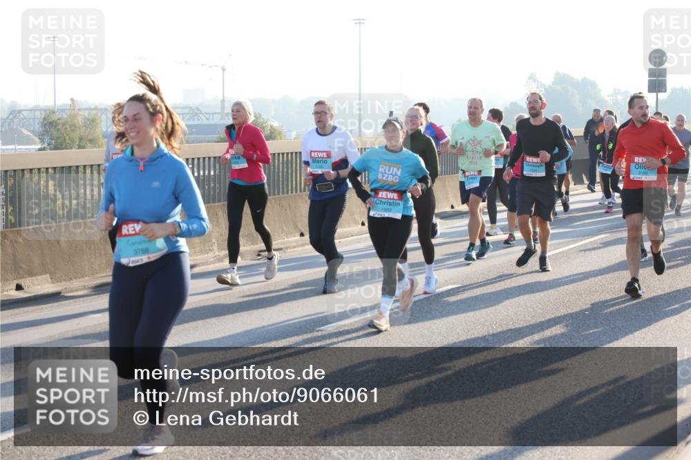 03.10.2025 - Köhlbrandbrückenlauf Lena Gebhardt http://msf.ph/oto/9066061 03.10.2025 09:22:55 Position 1 2025, 3169, 3788, 1903, 2165 meine-sportfotos.de