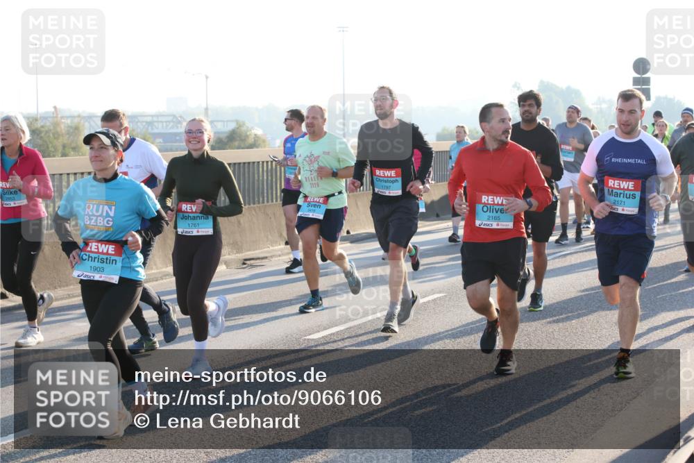 03.10.2025 - Köhlbrandbrückenlauf Lena Gebhardt http://msf.ph/oto/9066106 03.10.2025 09:22:56 Position 1 2853, 1761, 1903, 2125, 3416, 1797, 2165, 2171 meine-sportfotos.de