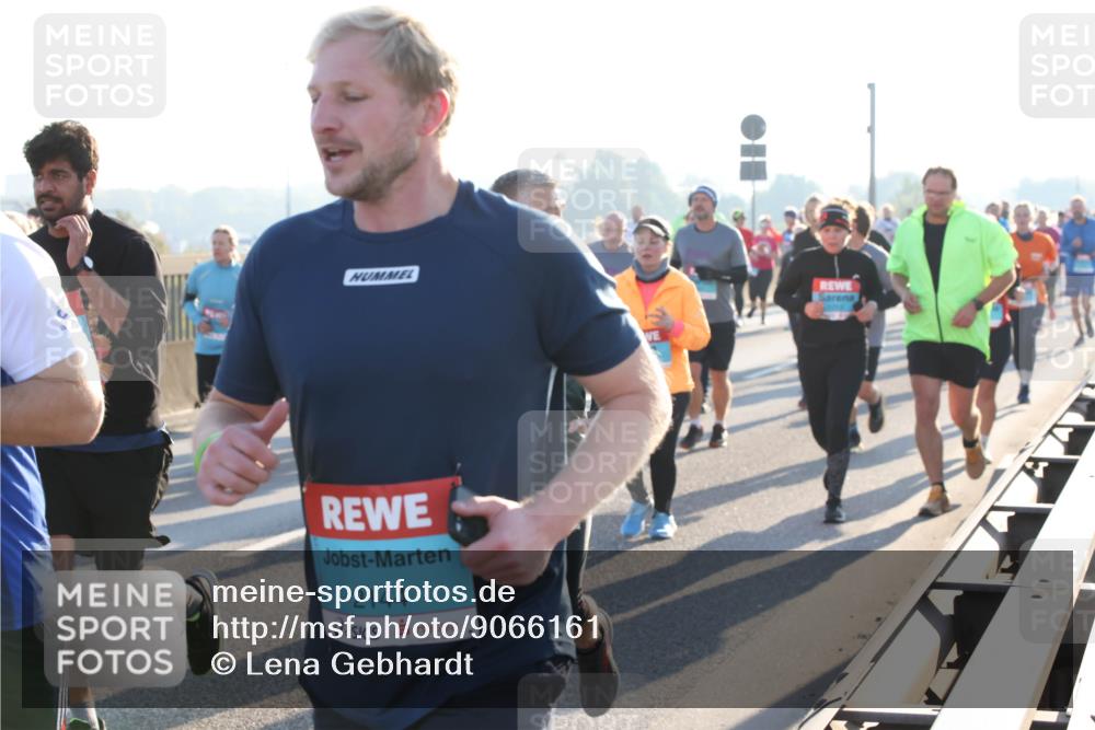 03.10.2025 - Köhlbrandbrückenlauf Lena Gebhardt http://msf.ph/oto/9066161 03.10.2025 09:22:58 Position 1 2144 meine-sportfotos.de