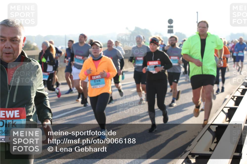 03.10.2025 - Köhlbrandbrückenlauf Lena Gebhardt http://msf.ph/oto/9066188 03.10.2025 09:22:59 Position 1 3488 meine-sportfotos.de