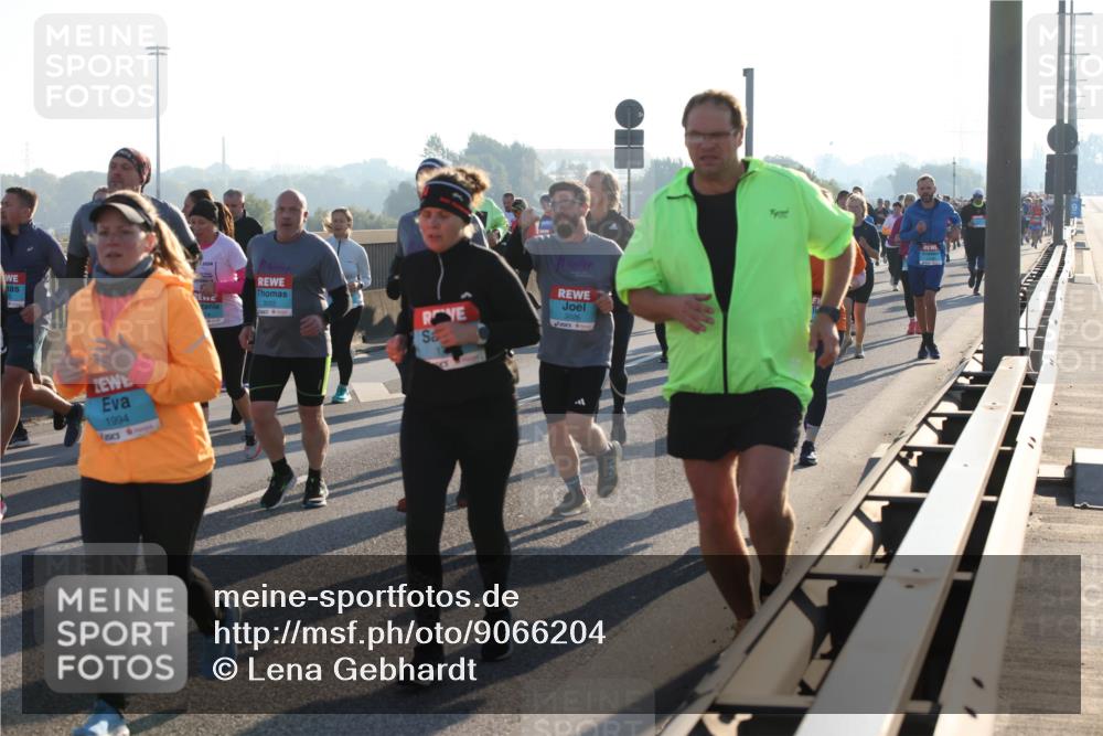 03.10.2025 - Köhlbrandbrückenlauf Lena Gebhardt http://msf.ph/oto/9066204 03.10.2025 09:22:59 Position 1 1994, 20241, 3022, 3026 meine-sportfotos.de