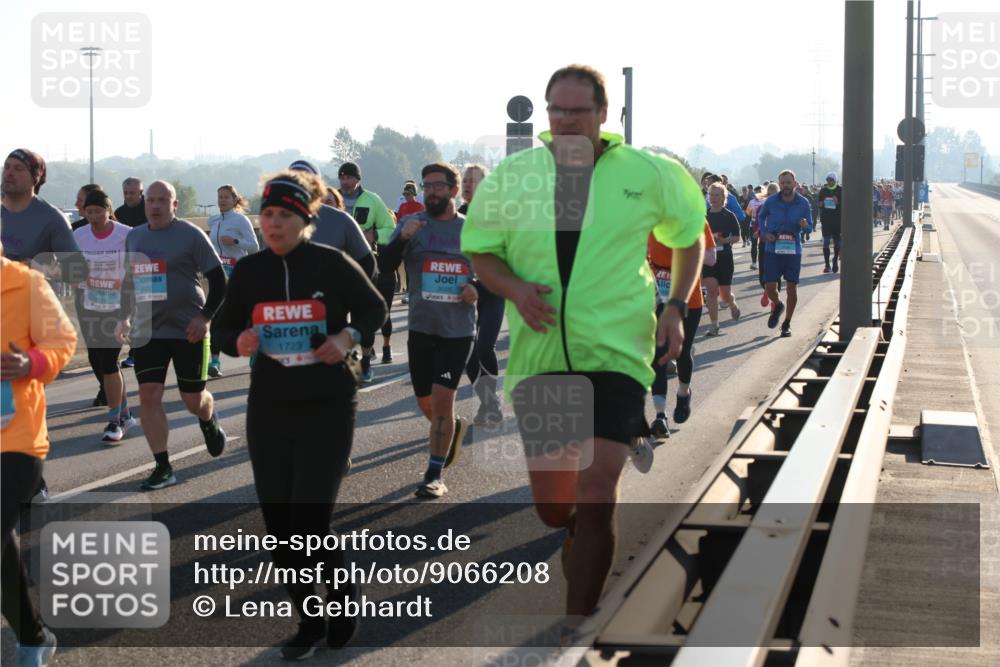 03.10.2025 - Köhlbrandbrückenlauf Lena Gebhardt http://msf.ph/oto/9066208 03.10.2025 09:22:59 Position 1 2024, 1723, 3026 meine-sportfotos.de