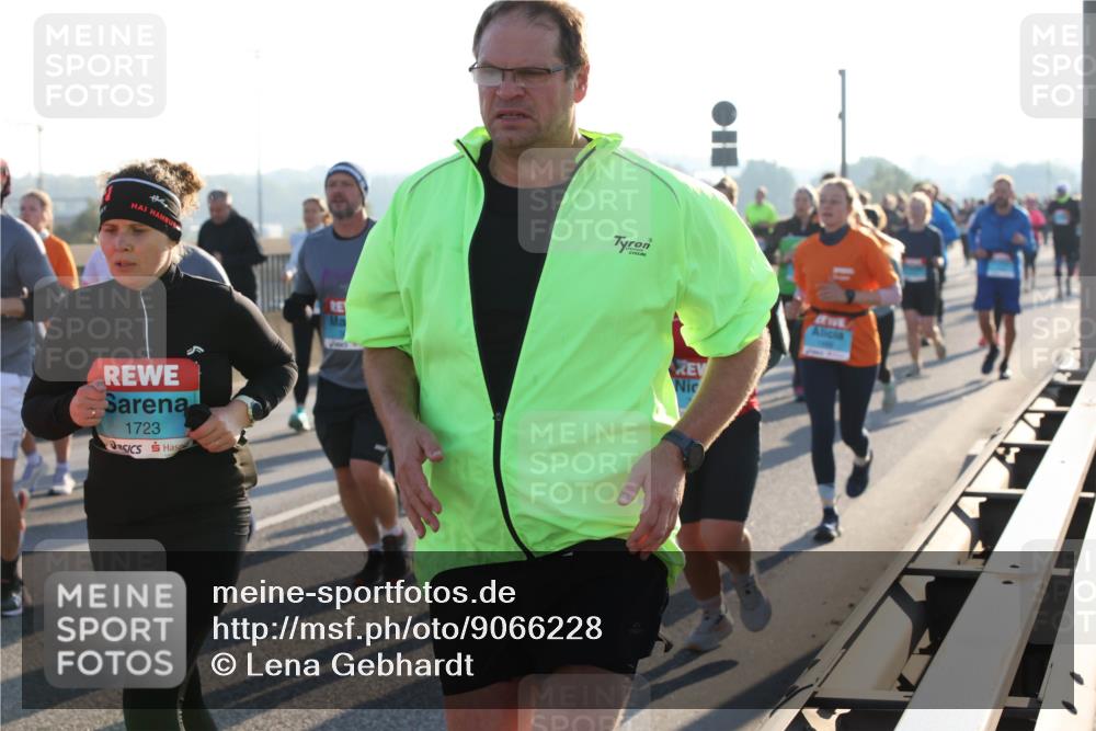 03.10.2025 - Köhlbrandbrückenlauf Lena Gebhardt http://msf.ph/oto/9066228 03.10.2025 09:23:00 Position 1 1723 meine-sportfotos.de