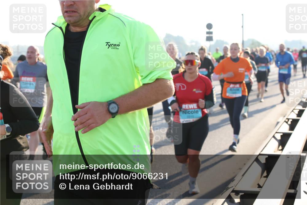 03.10.2025 - Köhlbrandbrückenlauf Lena Gebhardt http://msf.ph/oto/9066231 03.10.2025 09:23:00 Position 1 3310 meine-sportfotos.de