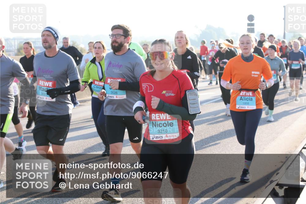 03.10.2025 - Köhlbrandbrückenlauf Lena Gebhardt http://msf.ph/oto/9066247 03.10.2025 09:23:01 Position 1 3027, 179, 3026, 3310, 1858 meine-sportfotos.de