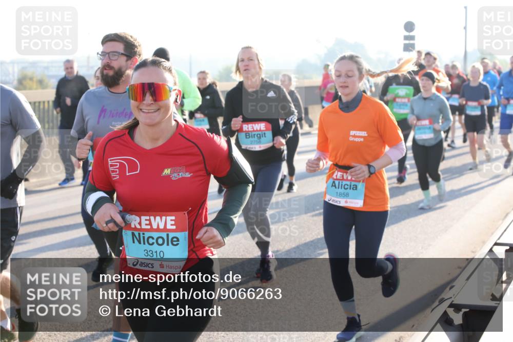 03.10.2025 - Köhlbrandbrückenlauf Lena Gebhardt http://msf.ph/oto/9066263 03.10.2025 09:23:02 Position 1 3310, 2758, 1858 meine-sportfotos.de