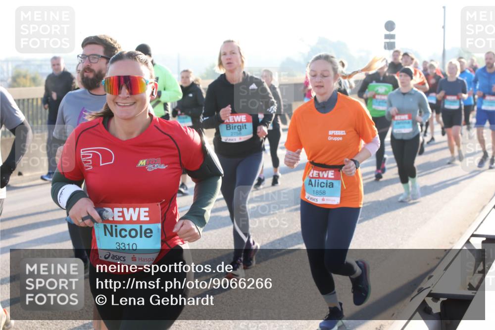 03.10.2025 - Köhlbrandbrückenlauf Lena Gebhardt http://msf.ph/oto/9066266 03.10.2025 09:23:02 Position 1 3310, 2758, 1858 meine-sportfotos.de