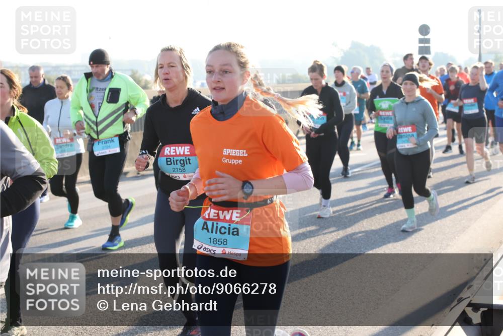 03.10.2025 - Köhlbrandbrückenlauf Lena Gebhardt http://msf.ph/oto/9066278 03.10.2025 09:23:02 Position 1 2724, 2758, 1858 meine-sportfotos.de