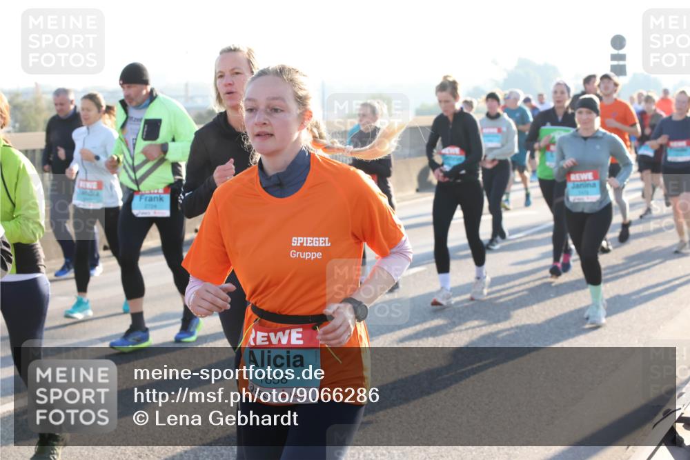 03.10.2025 - Köhlbrandbrückenlauf Lena Gebhardt http://msf.ph/oto/9066286 03.10.2025 09:23:02 Position 1 1858 meine-sportfotos.de