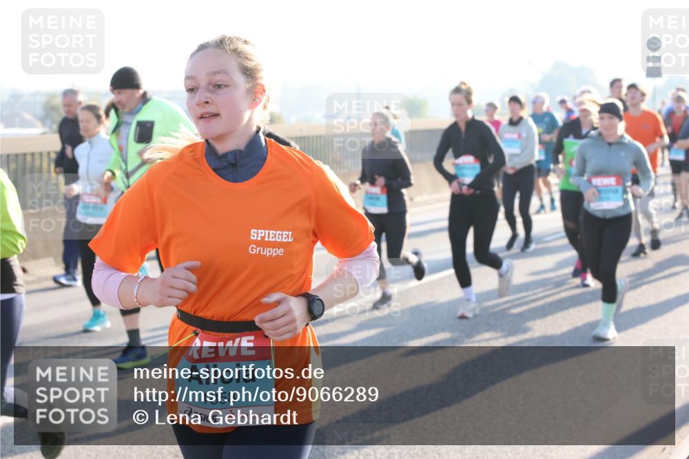 03.10.2025 - Köhlbrandbrückenlauf Lena Gebhardt http://msf.ph/oto/9066289 03.10.2025 09:23:03 Position 1 1858 meine-sportfotos.de