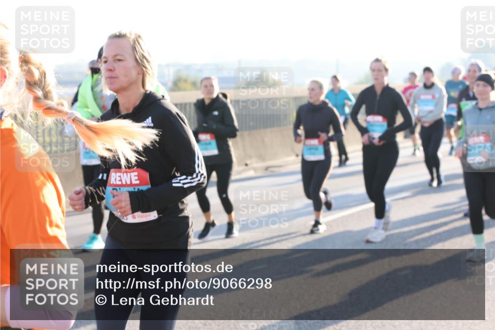 03.10.2025 - Köhlbrandbrückenlauf Lena Gebhardt http://msf.ph/oto/9066298 03.10.2025 09:23:03 Position 1  meine-sportfotos.de