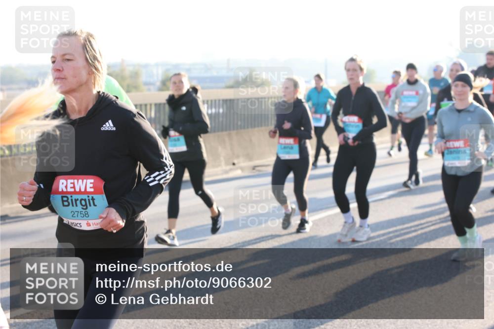 03.10.2025 - Köhlbrandbrückenlauf Lena Gebhardt http://msf.ph/oto/9066302 03.10.2025 09:23:03 Position 1 2758 meine-sportfotos.de