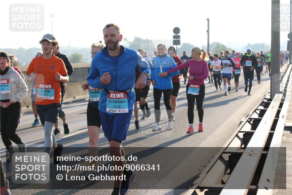 03.10.2025 - Köhlbrandbrückenlauf Lena Gebhardt http://msf.ph/oto/9066341 03.10.2025 09:23:05 Position 1 1890, 3214, 3213, 2448, 3783 meine-sportfotos.de