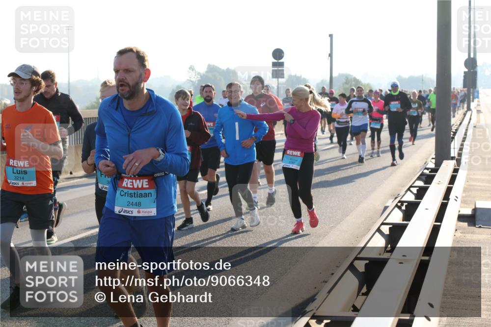 03.10.2025 - Köhlbrandbrückenlauf Lena Gebhardt http://msf.ph/oto/9066348 03.10.2025 09:23:05 Position 1 3214, 2448 meine-sportfotos.de