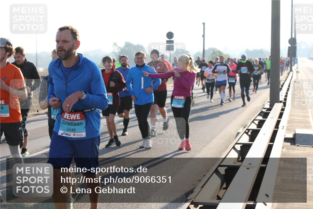 03.10.2025 - Köhlbrandbrückenlauf Lena Gebhardt http://msf.ph/oto/9066351 03.10.2025 09:23:05 Position 1 4, 2448 meine-sportfotos.de