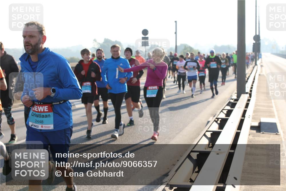 03.10.2025 - Köhlbrandbrückenlauf Lena Gebhardt http://msf.ph/oto/9066357 03.10.2025 09:23:05 Position 1 2448 meine-sportfotos.de