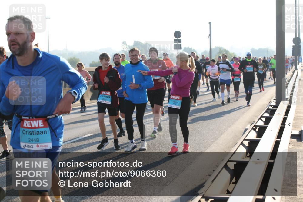 03.10.2025 - Köhlbrandbrückenlauf Lena Gebhardt http://msf.ph/oto/9066360 03.10.2025 09:23:06 Position 1 2448, 3635, 3783 meine-sportfotos.de