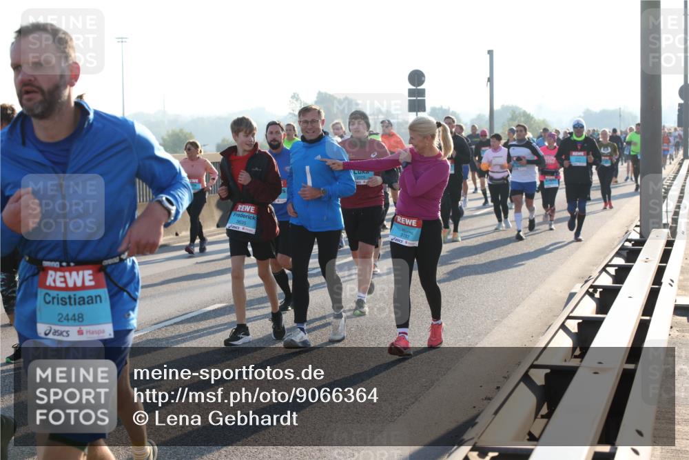 03.10.2025 - Köhlbrandbrückenlauf Lena Gebhardt http://msf.ph/oto/9066364 03.10.2025 09:23:06 Position 1 2448, 3635, 3783 meine-sportfotos.de