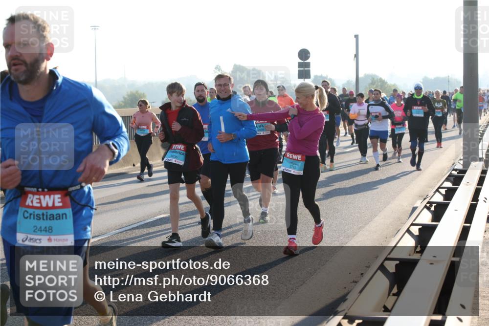 03.10.2025 - Köhlbrandbrückenlauf Lena Gebhardt http://msf.ph/oto/9066368 03.10.2025 09:23:06 Position 1 93, 2448, 3635, 3783 meine-sportfotos.de