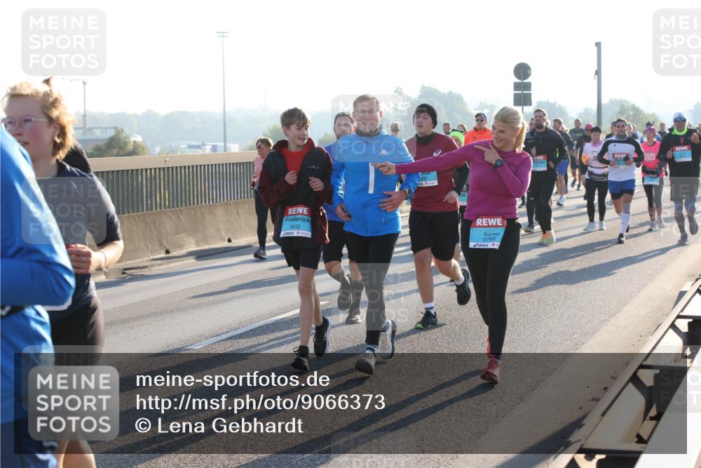 03.10.2025 - Köhlbrandbrückenlauf Lena Gebhardt http://msf.ph/oto/9066373 03.10.2025 09:23:06 Position 1 3635, 3783 meine-sportfotos.de
