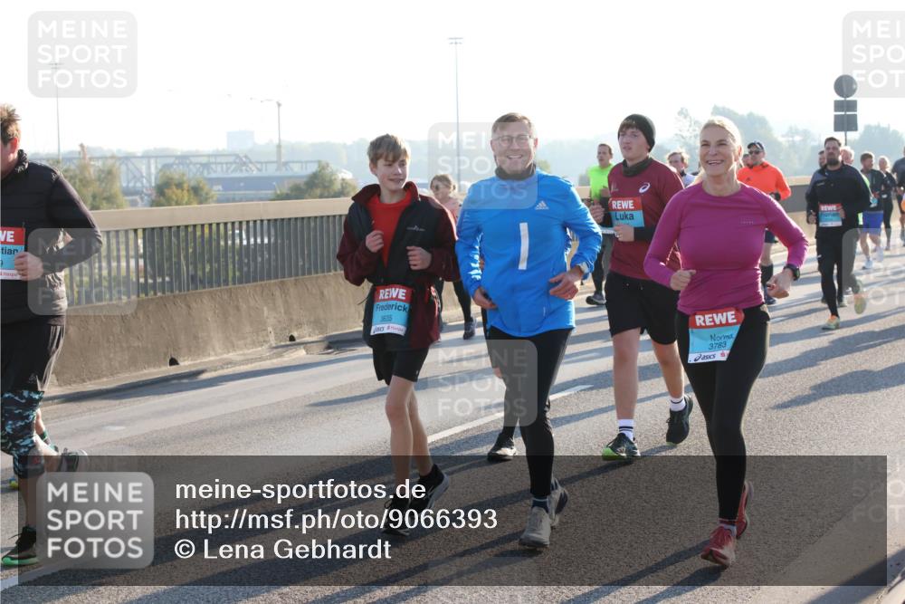 03.10.2025 - Köhlbrandbrückenlauf Lena Gebhardt http://msf.ph/oto/9066393 03.10.2025 09:23:07 Position 1 9, 3635, 3783 meine-sportfotos.de