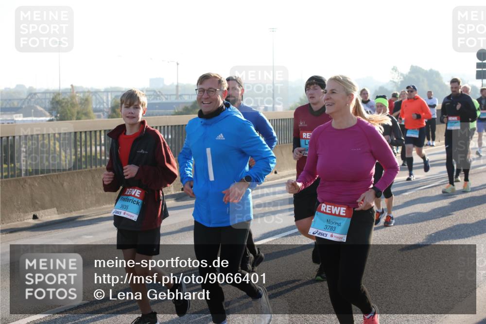 03.10.2025 - Köhlbrandbrückenlauf Lena Gebhardt http://msf.ph/oto/9066401 03.10.2025 09:23:07 Position 1 3635, 3783 meine-sportfotos.de