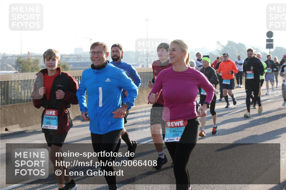 03.10.2025 - Köhlbrandbrückenlauf Lena Gebhardt http://msf.ph/oto/9066408 03.10.2025 09:23:07 Position 1 3635, 3783 meine-sportfotos.de
