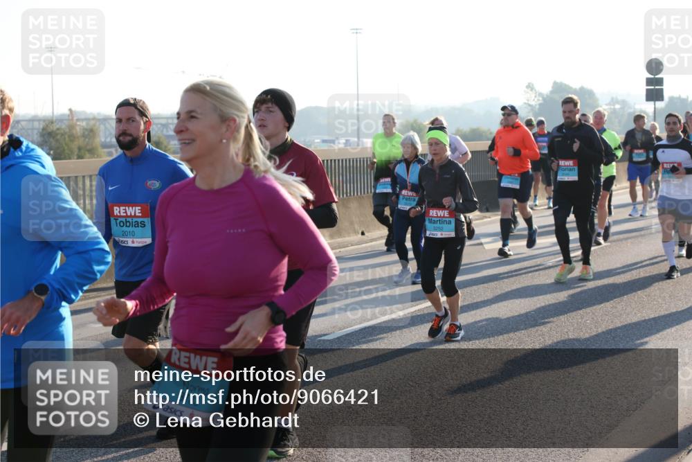 03.10.2025 - Köhlbrandbrückenlauf Lena Gebhardt http://msf.ph/oto/9066421 03.10.2025 09:23:08 Position 1 2010, 3783, 3252 meine-sportfotos.de