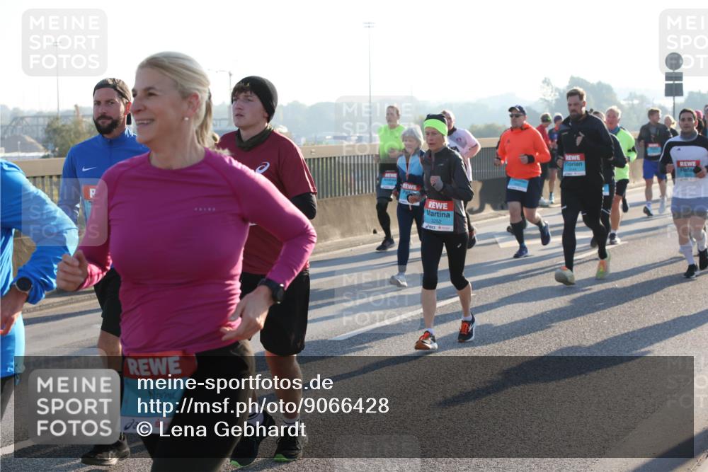 03.10.2025 - Köhlbrandbrückenlauf Lena Gebhardt http://msf.ph/oto/9066428 03.10.2025 09:23:08 Position 1 3783, 3252 meine-sportfotos.de