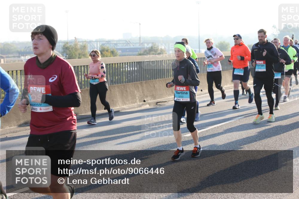 03.10.2025 - Köhlbrandbrückenlauf Lena Gebhardt http://msf.ph/oto/9066446 03.10.2025 09:23:09 Position 1 2009, 3252, 3144 meine-sportfotos.de