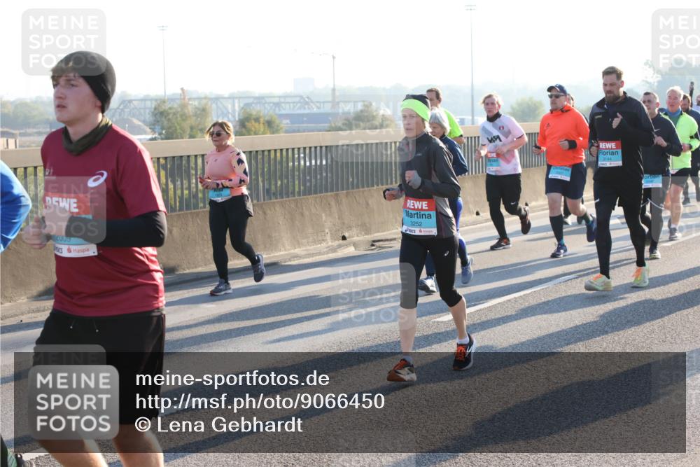 03.10.2025 - Köhlbrandbrückenlauf Lena Gebhardt http://msf.ph/oto/9066450 03.10.2025 09:23:09 Position 1 2009, 3252, 3144 meine-sportfotos.de