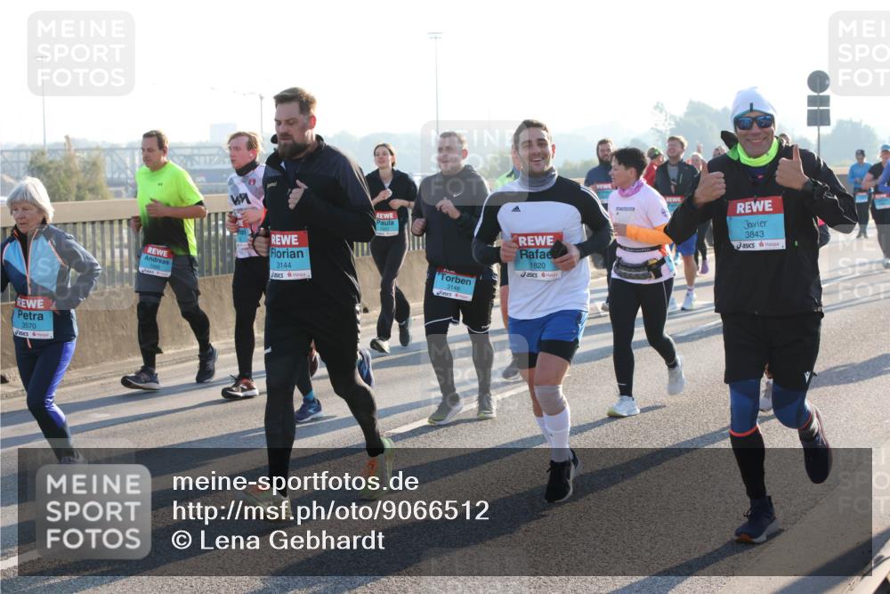 03.10.2025 - Köhlbrandbrückenlauf Lena Gebhardt http://msf.ph/oto/9066512 03.10.2025 09:23:10 Position 1 3570, 3144, 1695, 3148, 1820, 3843 meine-sportfotos.de