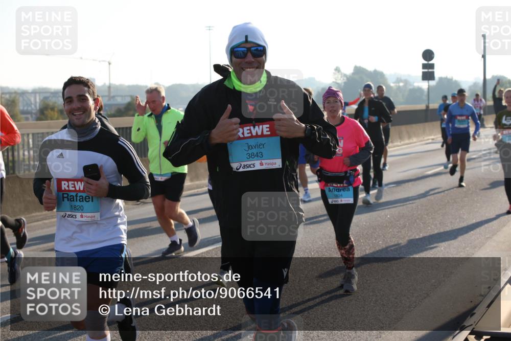 03.10.2025 - Köhlbrandbrückenlauf Lena Gebhardt http://msf.ph/oto/9066541 03.10.2025 09:23:11 Position 1 1820, 3843, 1804 meine-sportfotos.de