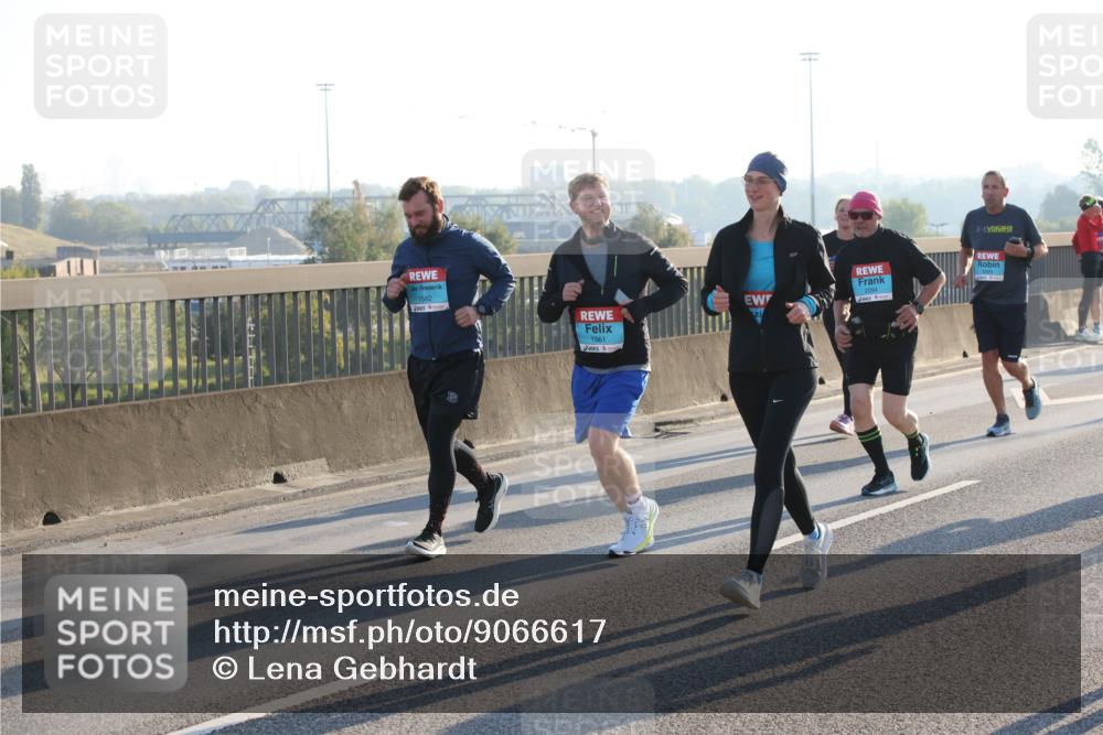 03.10.2025 - Köhlbrandbrückenlauf Lena Gebhardt http://msf.ph/oto/9066617 03.10.2025 09:23:14 Position 1 2094, 1562, 1561 meine-sportfotos.de