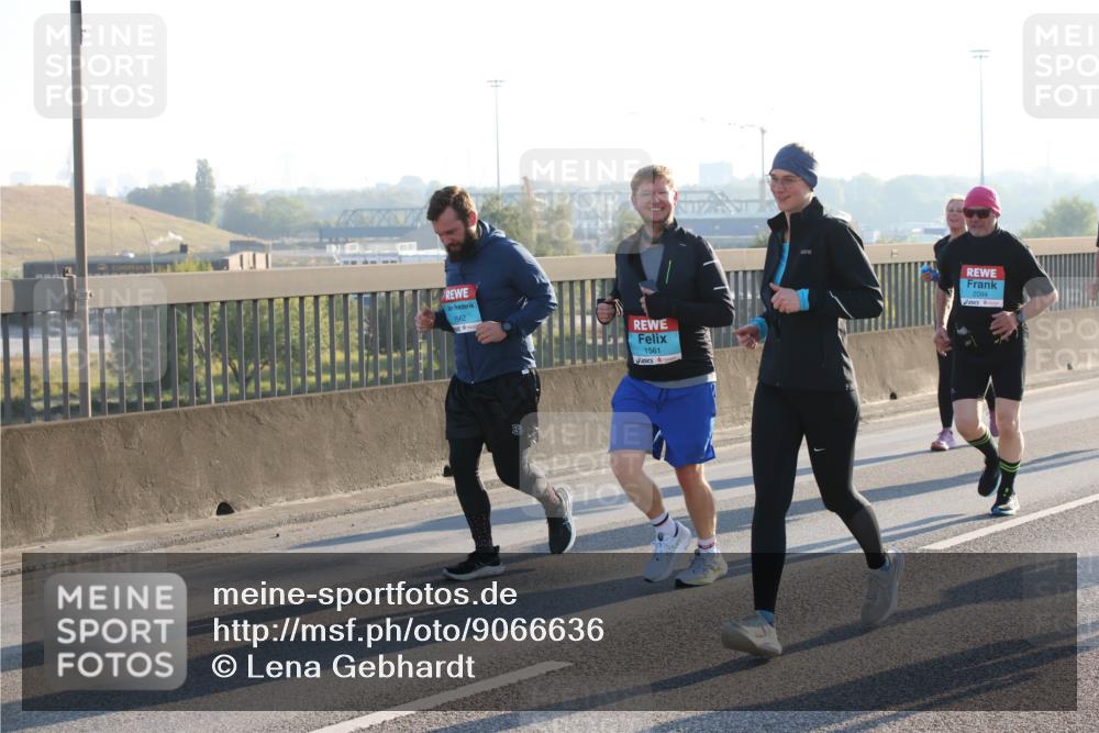 03.10.2025 - Köhlbrandbrückenlauf Lena Gebhardt http://msf.ph/oto/9066636 03.10.2025 09:23:14 Position 1 1562, 1561, 2094 meine-sportfotos.de