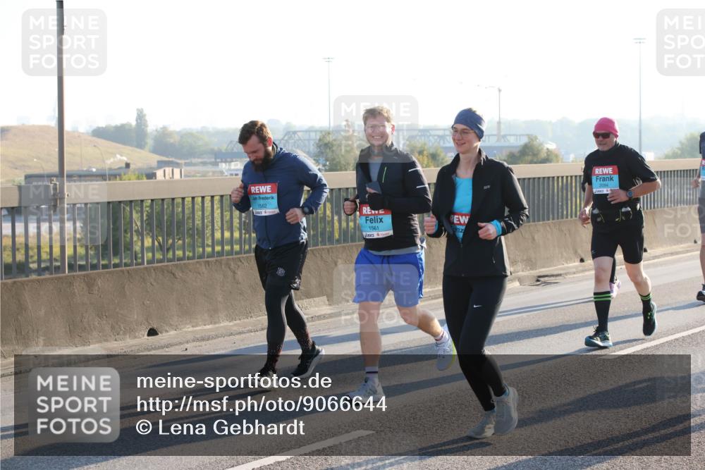 03.10.2025 - Köhlbrandbrückenlauf Lena Gebhardt http://msf.ph/oto/9066644 03.10.2025 09:23:14 Position 1 1561, 1562 meine-sportfotos.de
