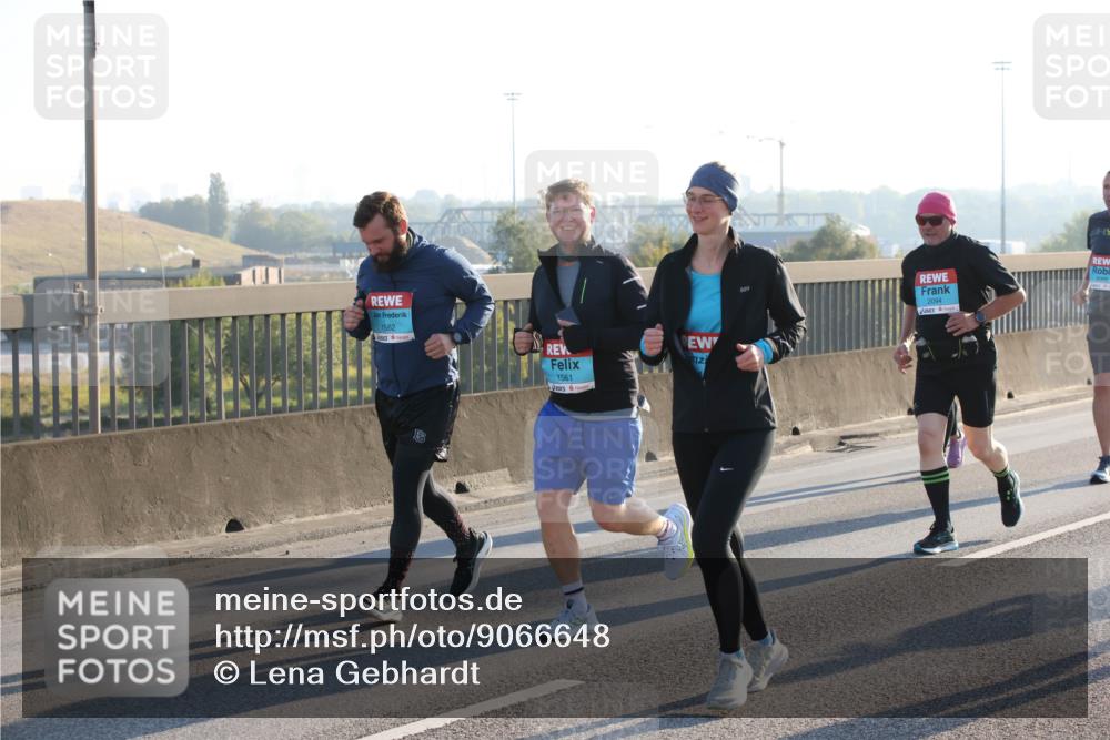 03.10.2025 - Köhlbrandbrückenlauf Lena Gebhardt http://msf.ph/oto/9066648 03.10.2025 09:23:15 Position 1 1562, 1561, 2094 meine-sportfotos.de