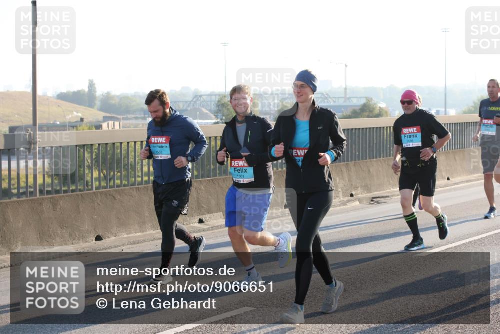 03.10.2025 - Köhlbrandbrückenlauf Lena Gebhardt http://msf.ph/oto/9066651 03.10.2025 09:23:15 Position 1 1562, 1561, 2094 meine-sportfotos.de