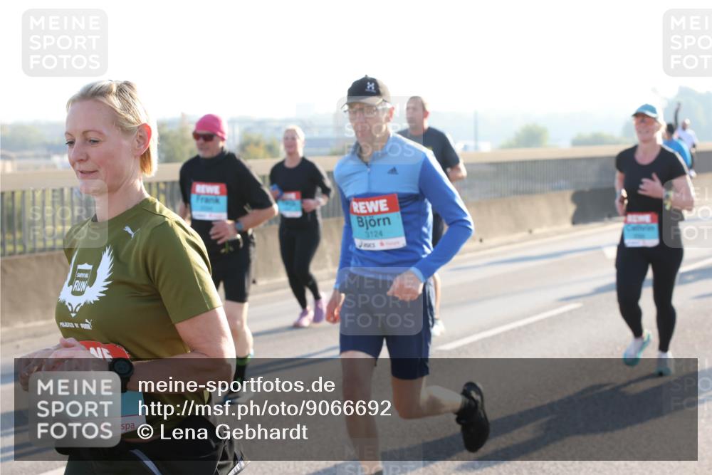 03.10.2025 - Köhlbrandbrückenlauf Lena Gebhardt http://msf.ph/oto/9066692 03.10.2025 09:23:16 Position 1 3108, 3124 meine-sportfotos.de