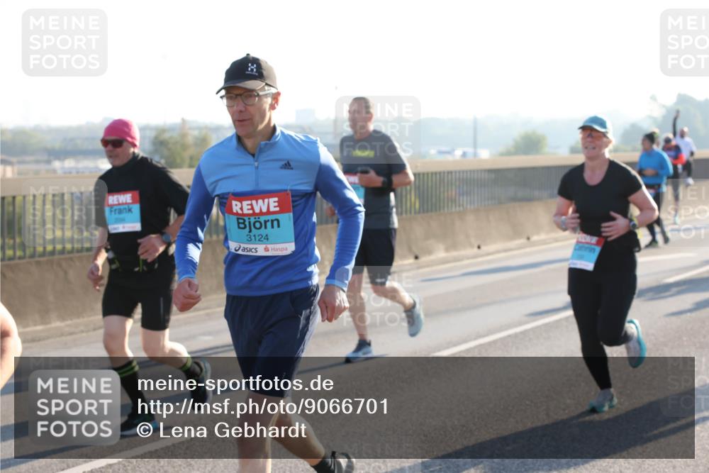 03.10.2025 - Köhlbrandbrückenlauf Lena Gebhardt http://msf.ph/oto/9066701 03.10.2025 09:23:16 Position 1 3124 meine-sportfotos.de