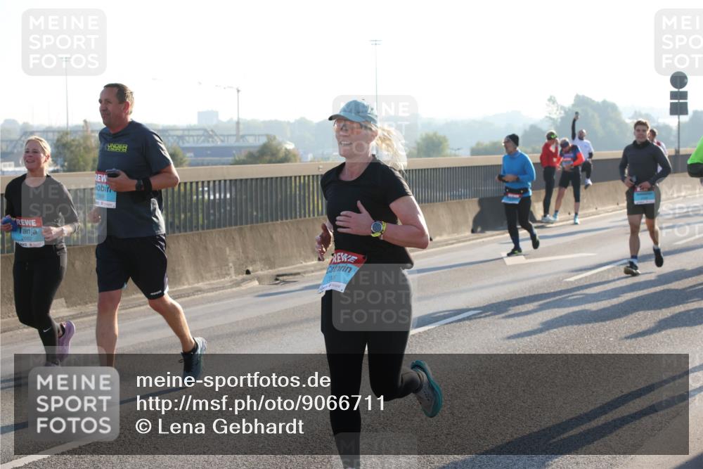 03.10.2025 - Köhlbrandbrückenlauf Lena Gebhardt http://msf.ph/oto/9066711 03.10.2025 09:23:17 Position 1  meine-sportfotos.de