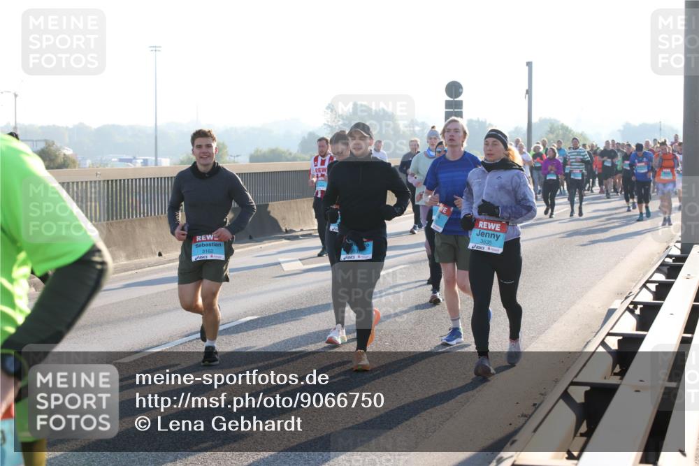 03.10.2025 - Köhlbrandbrückenlauf Lena Gebhardt http://msf.ph/oto/9066750 03.10.2025 09:23:20 Position 1 3162, 3535 meine-sportfotos.de