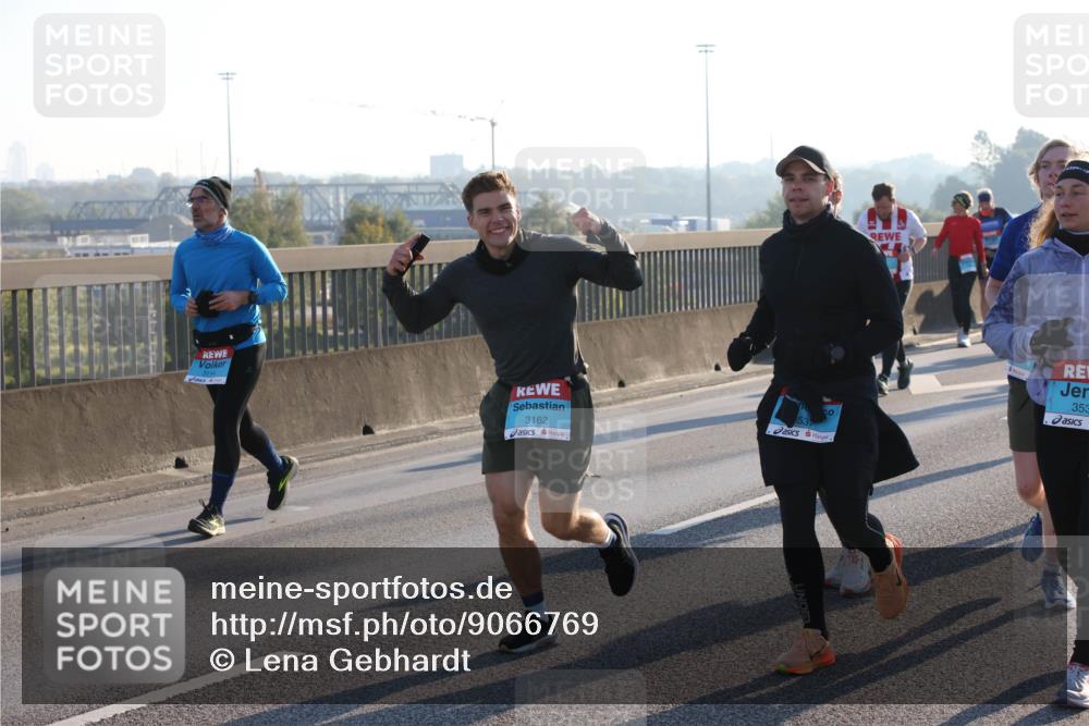 03.10.2025 - Köhlbrandbrückenlauf Lena Gebhardt http://msf.ph/oto/9066769 03.10.2025 09:23:21 Position 1 3114, 353, 3162 meine-sportfotos.de